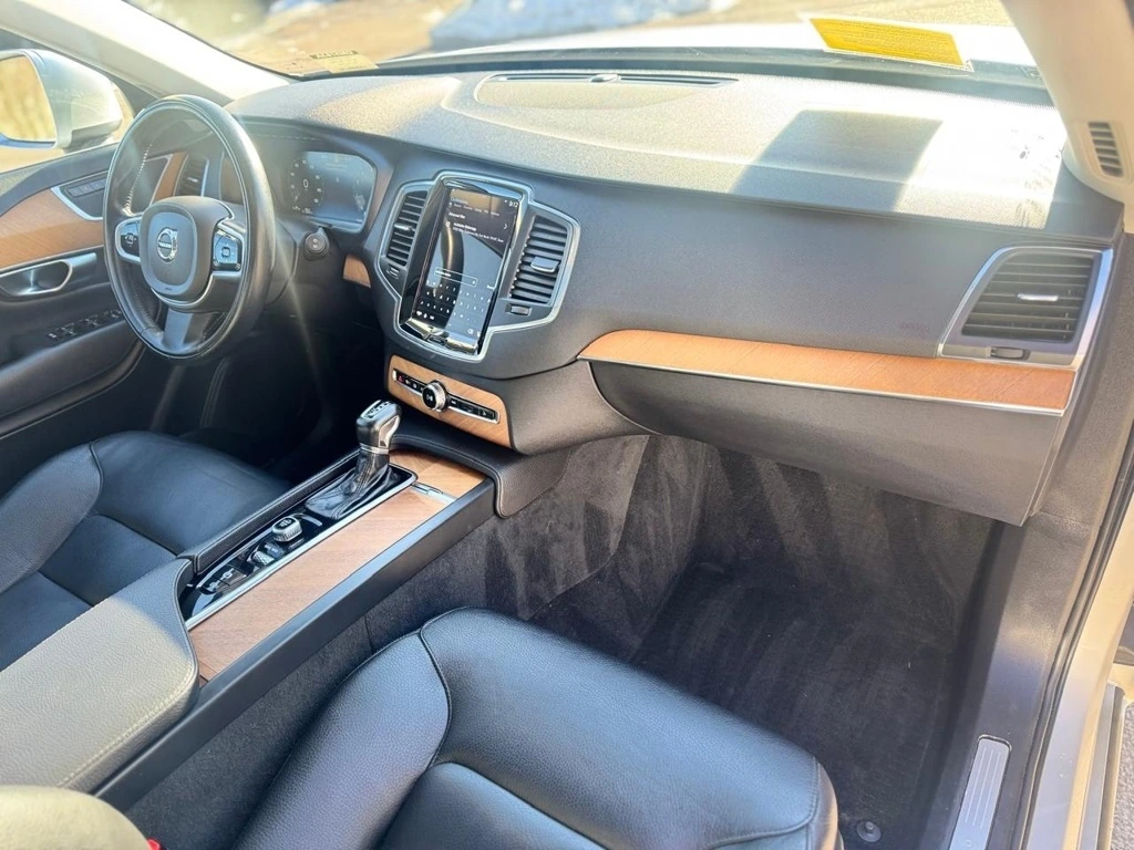 2021 Volvo - image 26