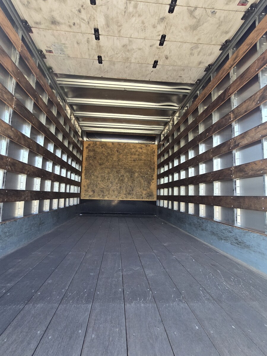 2022 Isuzu in CA — photo 4