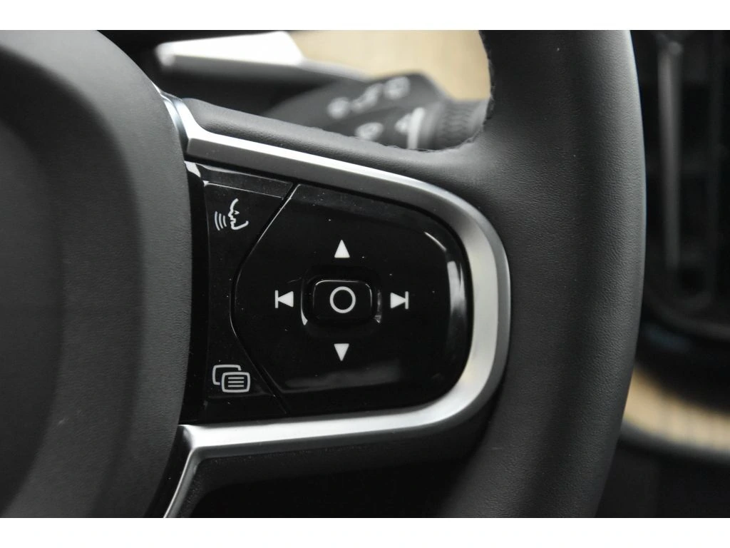 2026 Volvo - image 35