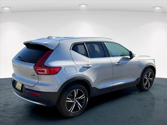 2023 Volvo - image 5