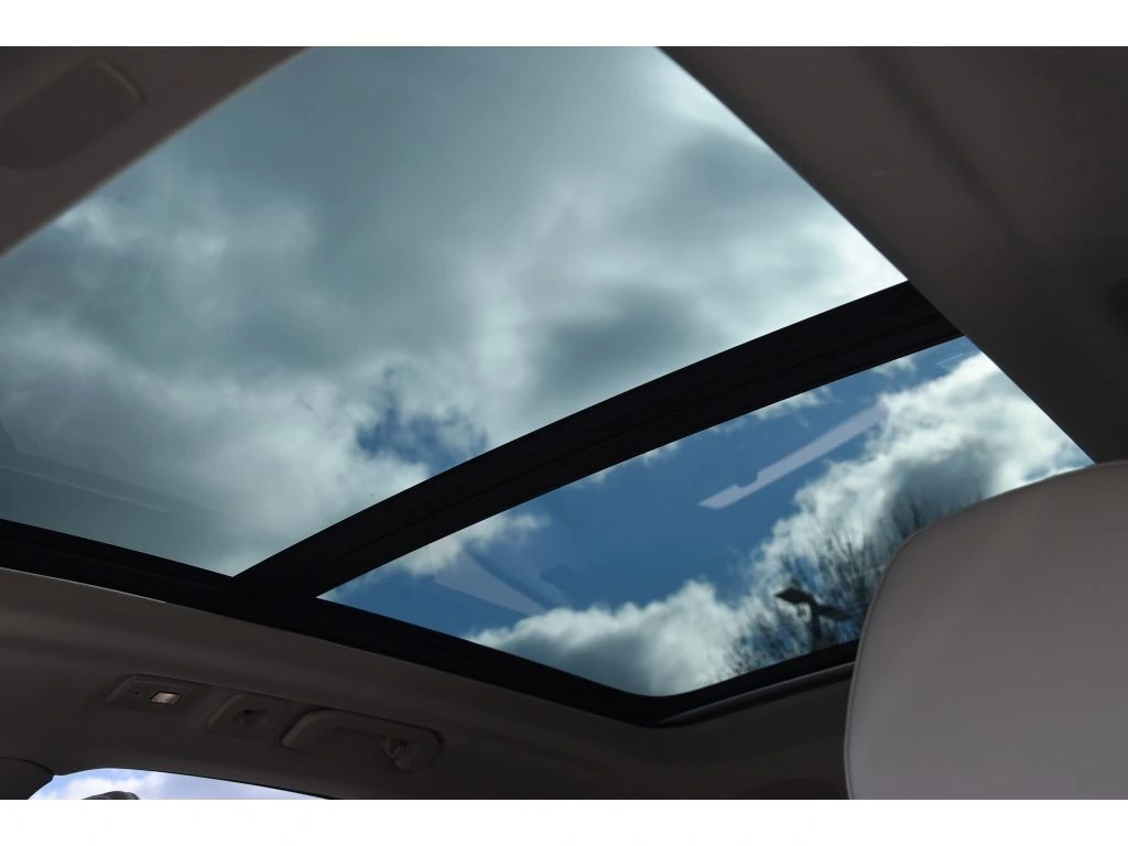 2026 Volvo - image 13