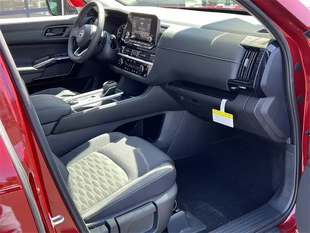 2025 Nissan Pathfinder SV photo 25