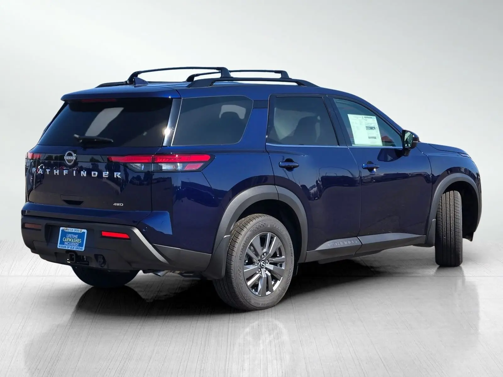 2025 Nissan Pathfinder SV photo 4