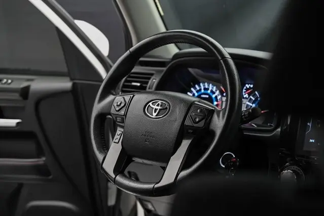 2018 Toyota 4Runner TRD Off-Road photo 12