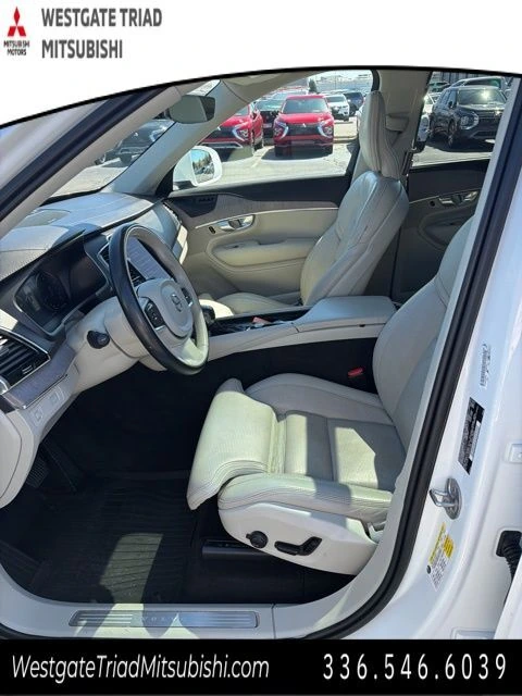 2022 Volvo - image 4