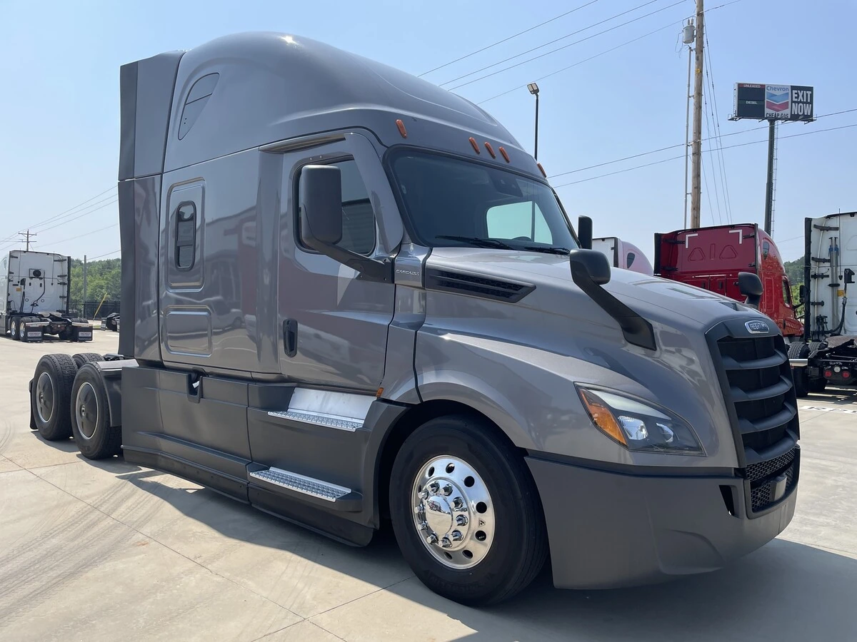 2022 Freightliner Cascadia — photo 3