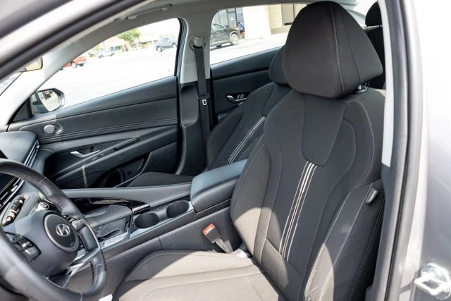 2025 Hyundai Elantra SEL - Photo 16