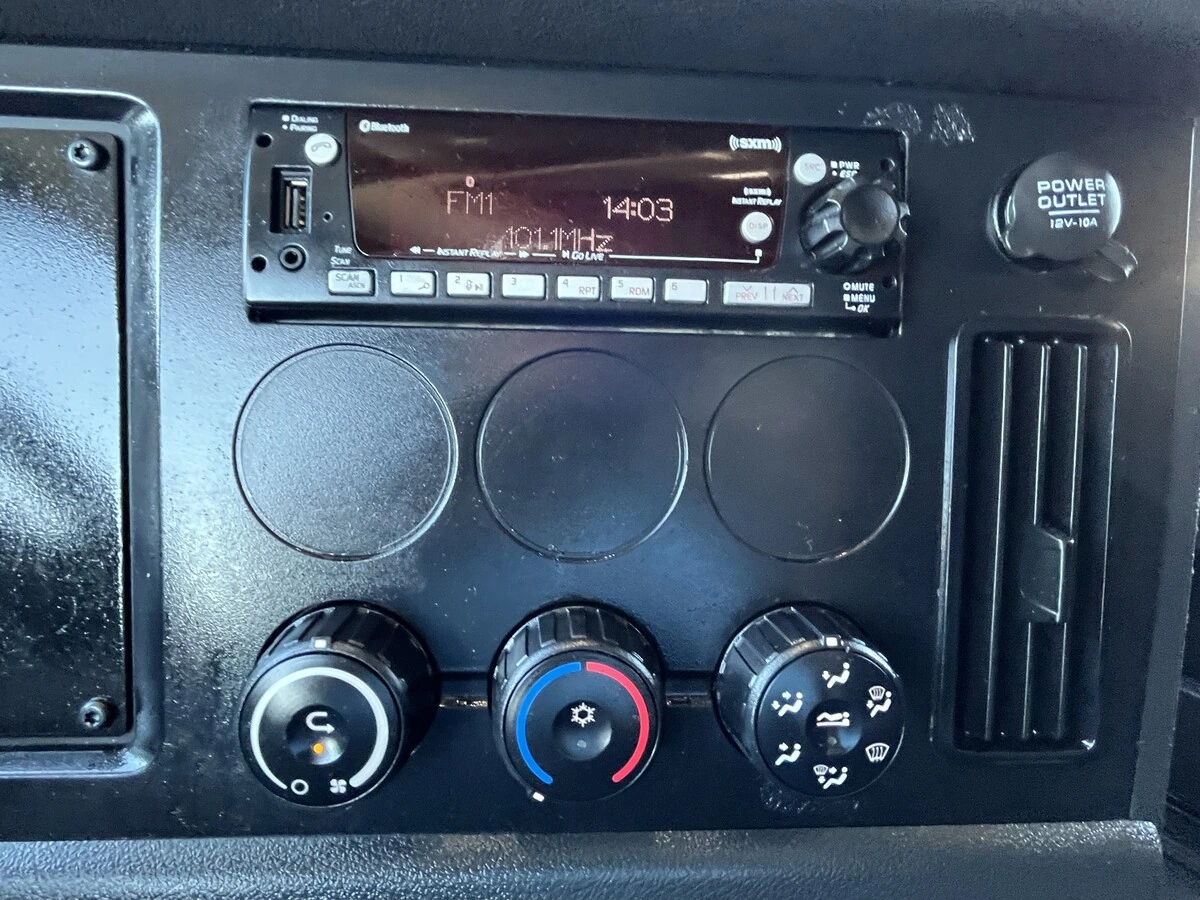 2023 Freightliner Cascadia - image 30