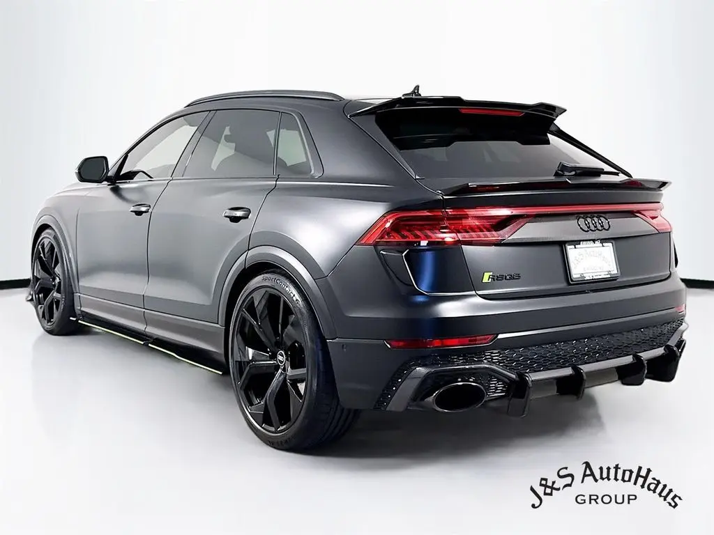 2023 Audi RS Q8 photo 3