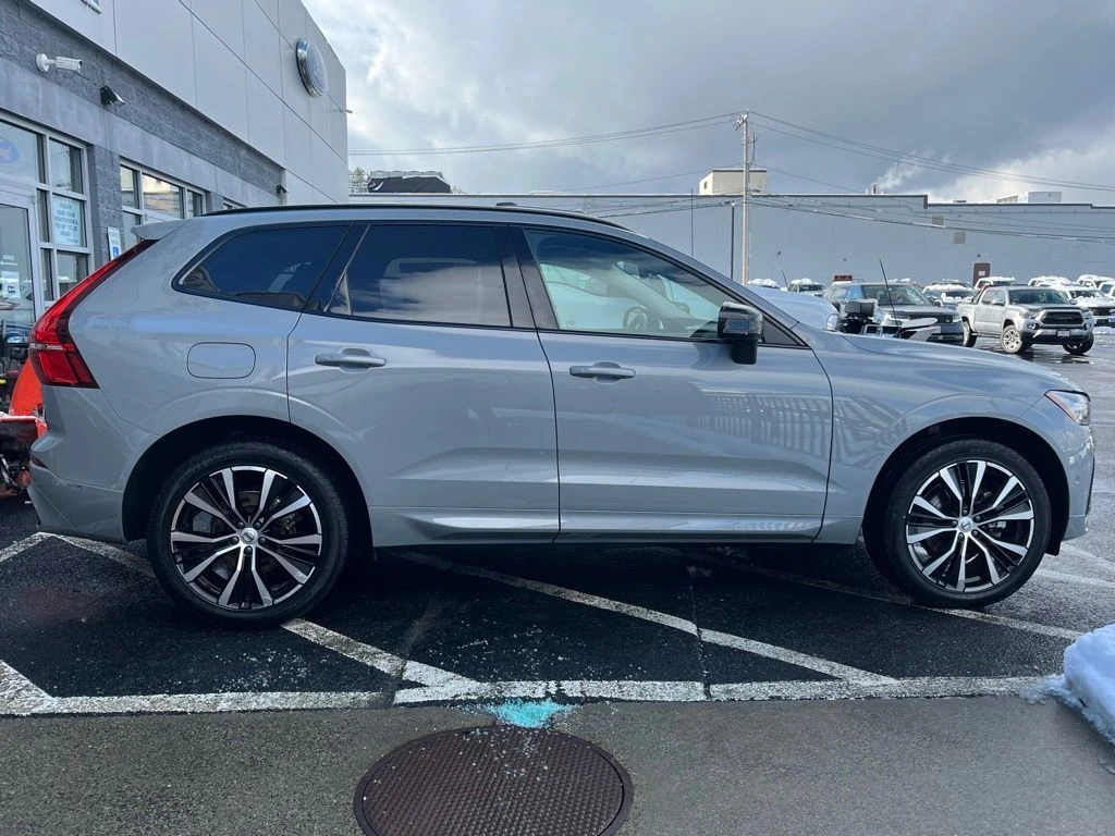 2025 Volvo - image 9