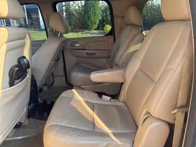 2020 Cadillac Escalade ESV Luxury photo 11