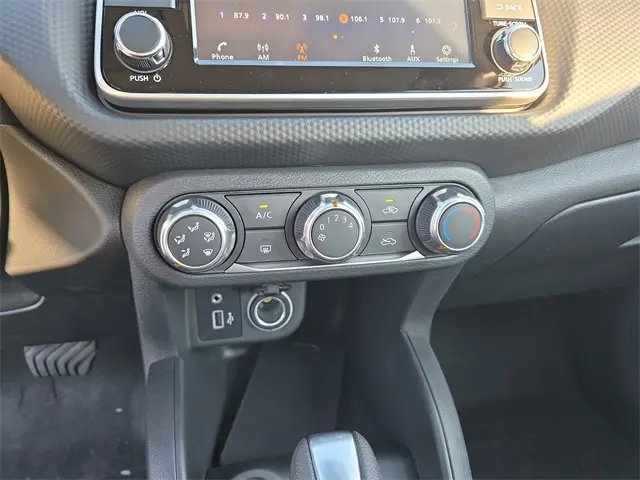 2025 Nissan Kicks Play S photo 25