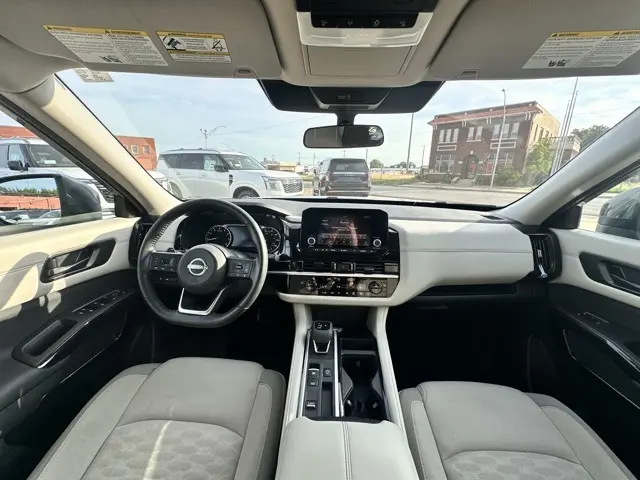 2025 Nissan Pathfinder SV photo 28