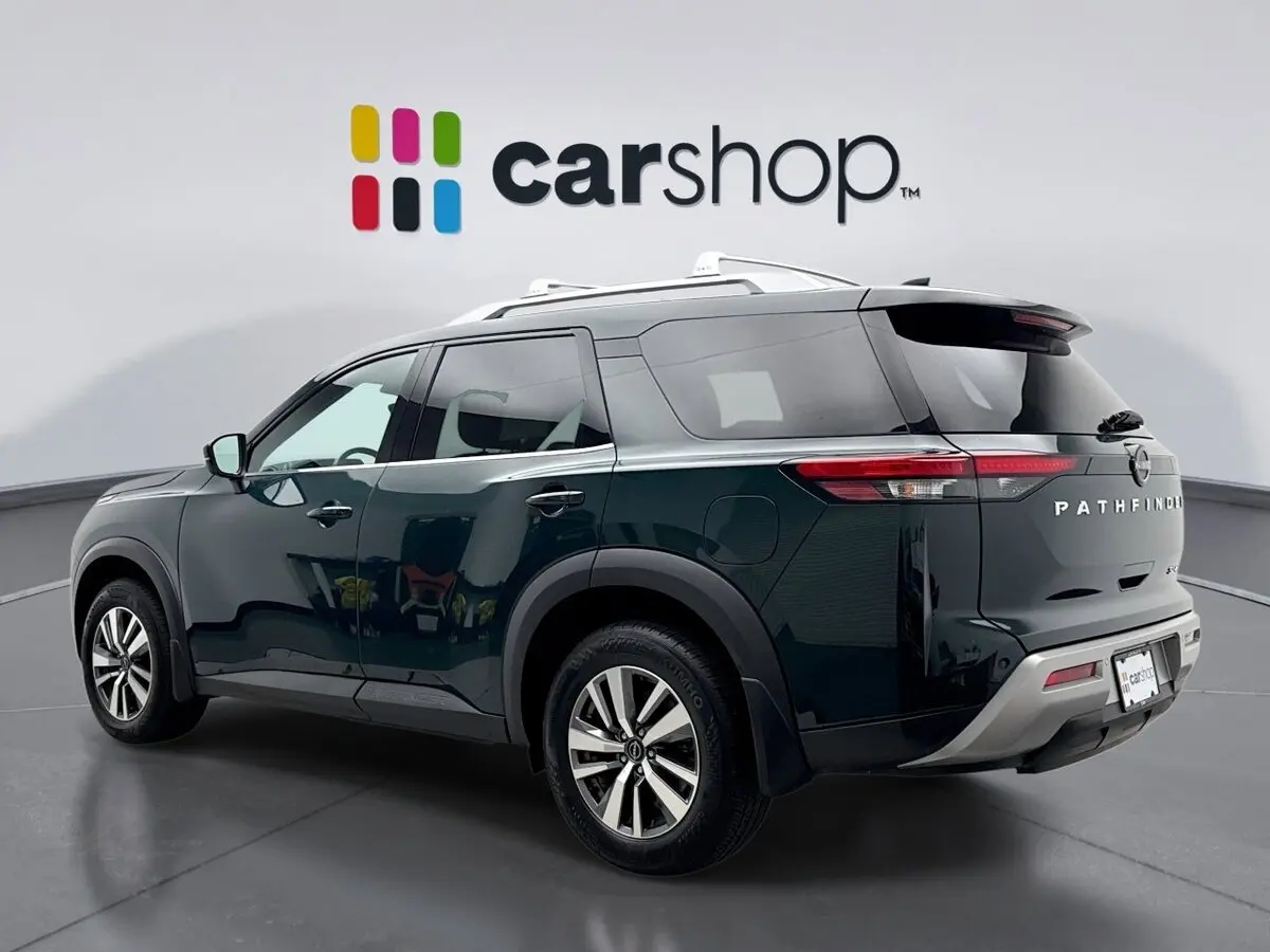 2023 Nissan Pathfinder SL photo 3