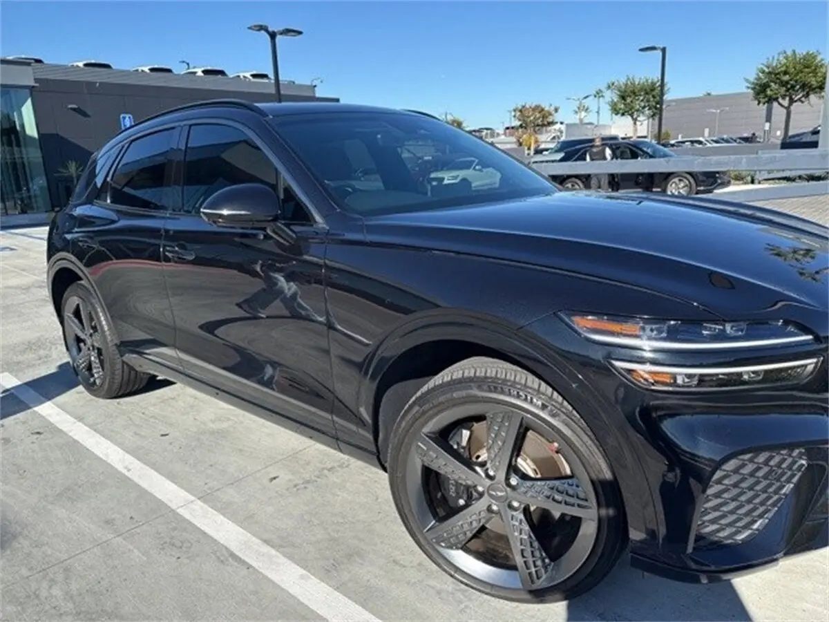2023 GENESIS GV70 Standard's photo