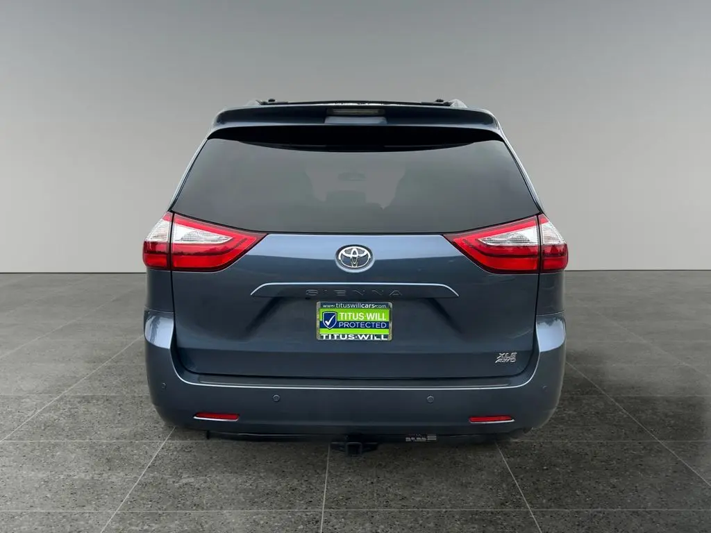 2017 Toyota Sienna XLE Premium photo 4
