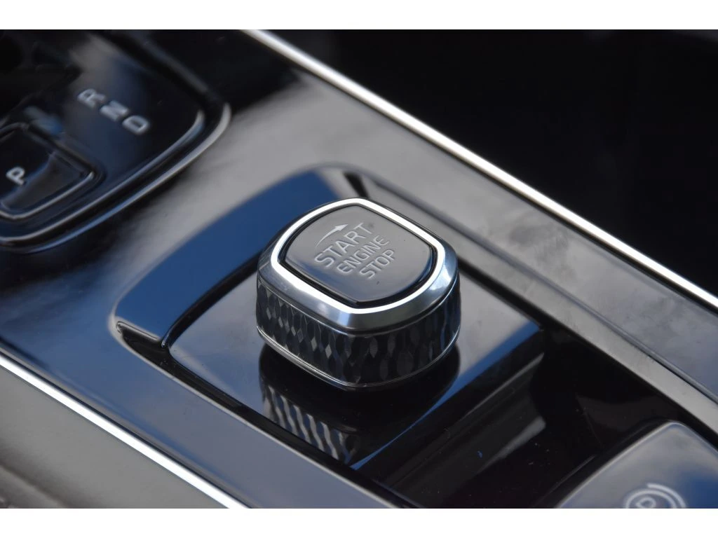 2026 Volvo - image 36