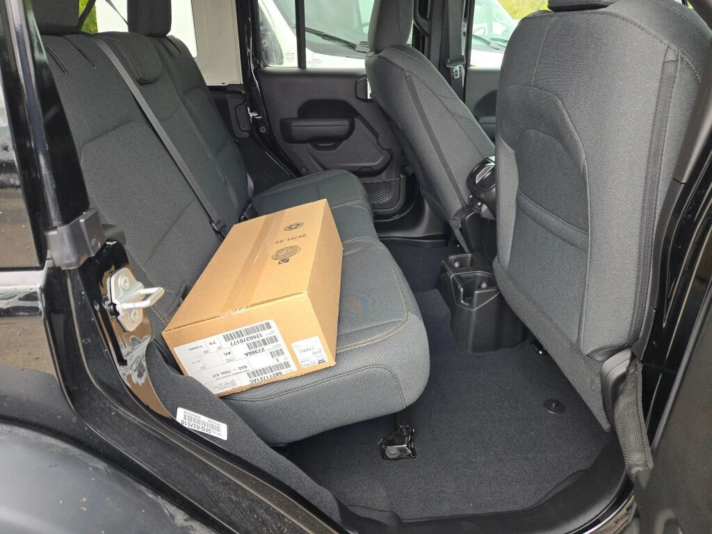 2026 Jeep Wrangler 4-Door Willys - Photo 11