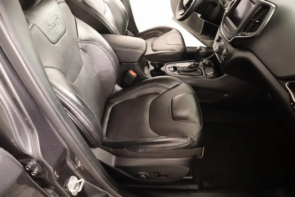 2023 Jeep Cherokee Altitude photo 5