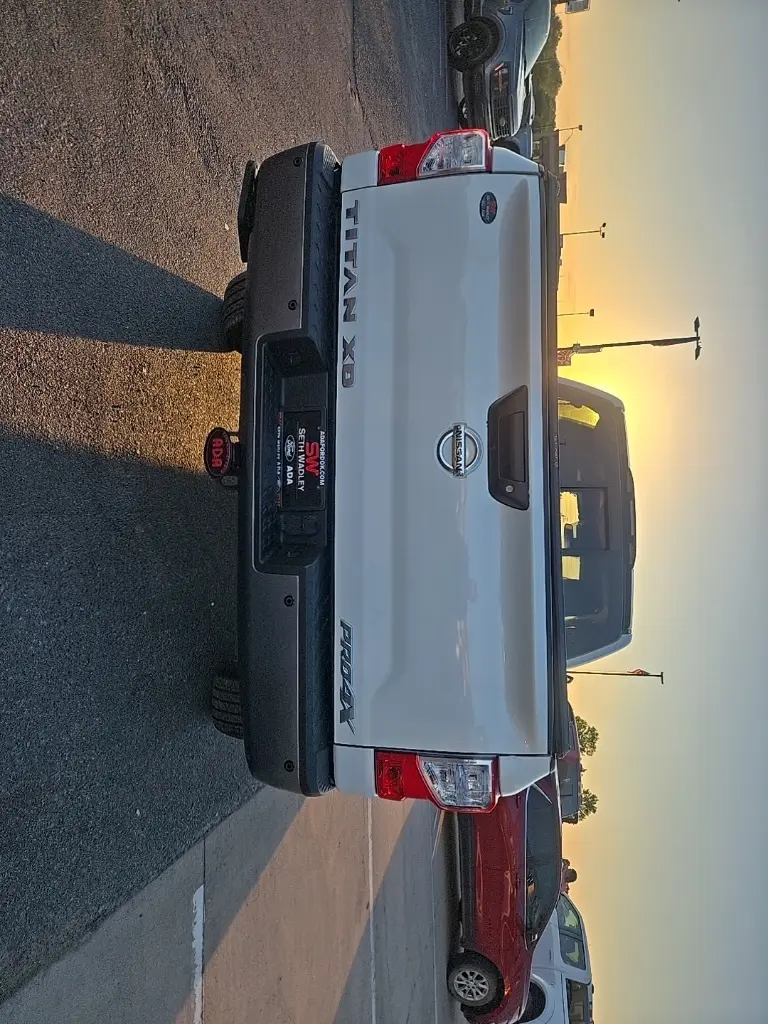 2017 Nissan Titan PRO-4X photo 2