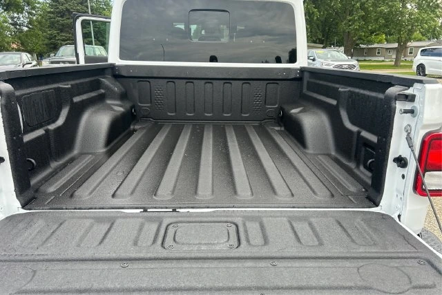 2026 Jeep Gladiator Sahara - Photo 13