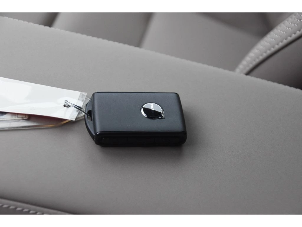 2026 Volvo - image 40