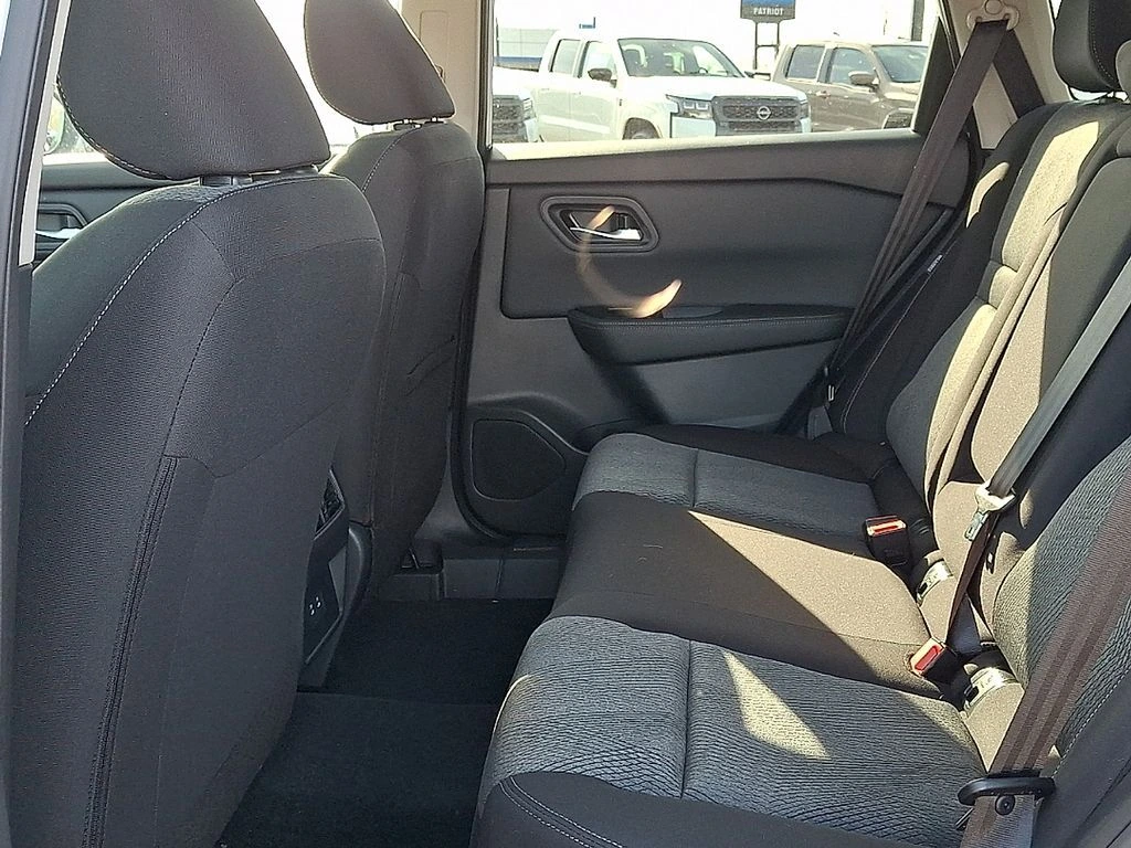 2026 Nissan Rogue SV - Photo 9