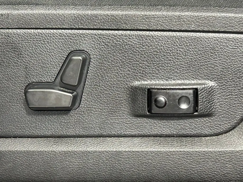 2023 Ram 1500 Classic SLT photo 26