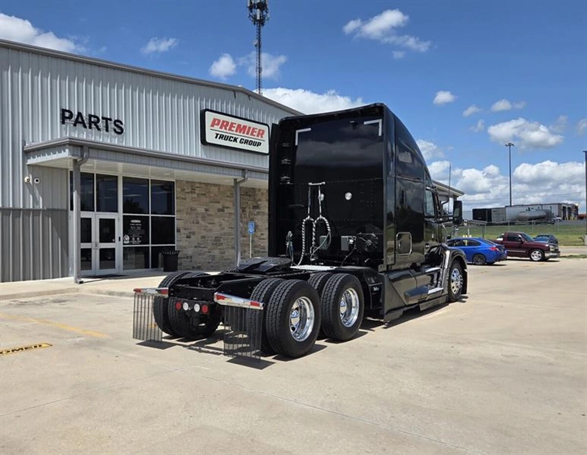 2023 Kenworth T680 — photo 3