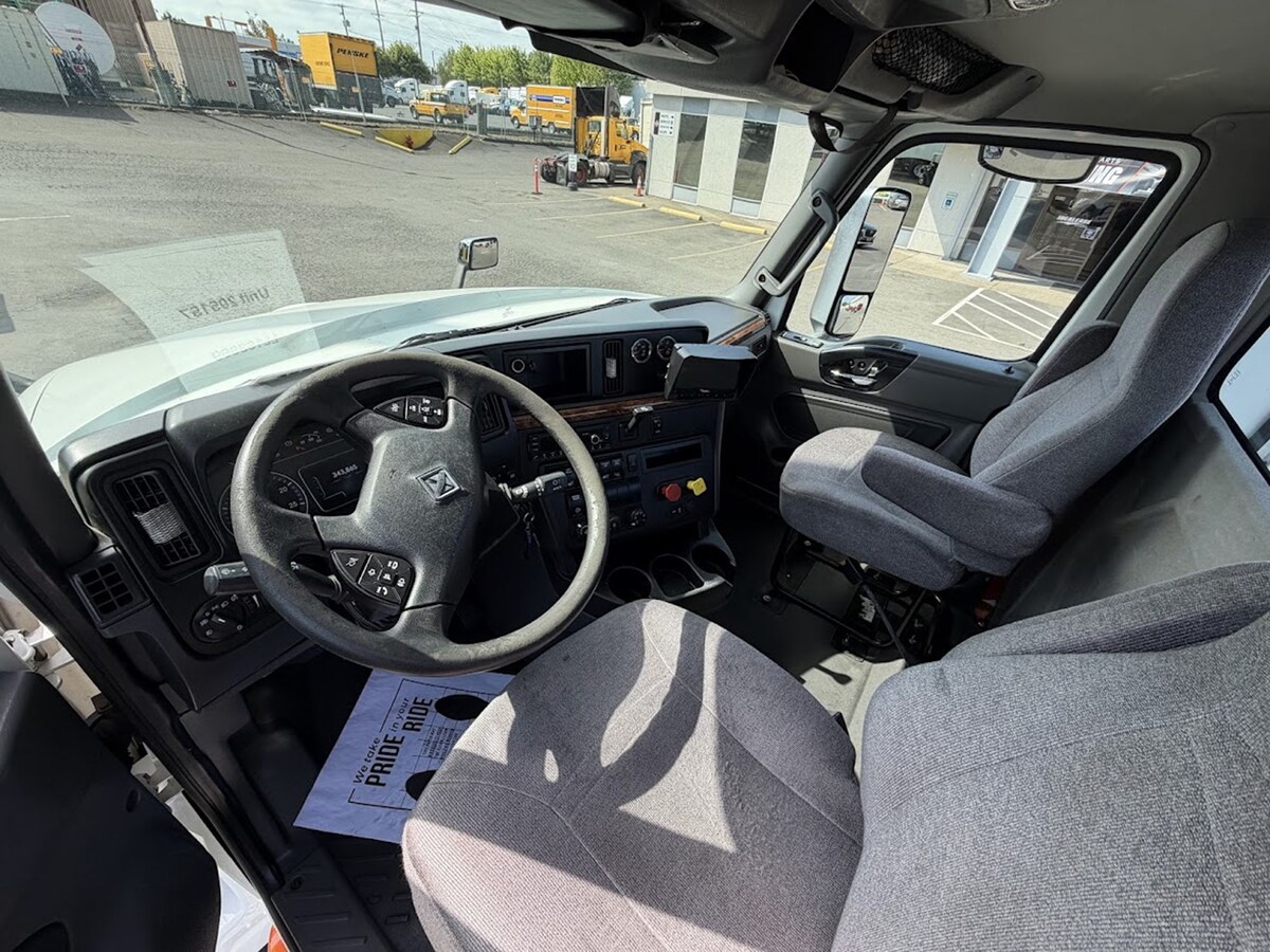2020 International LT in Portland, OR — photo 7