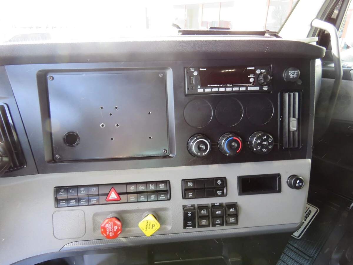 2022 Freightliner Cascadia - image 21