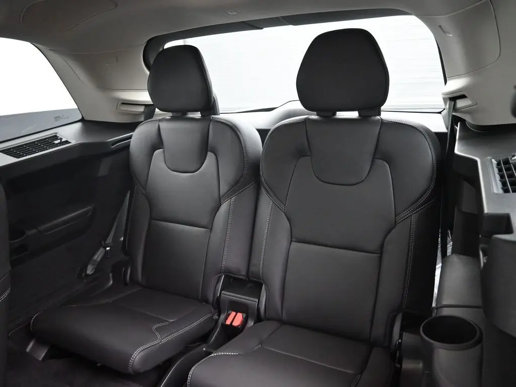 2026 Volvo - image 26