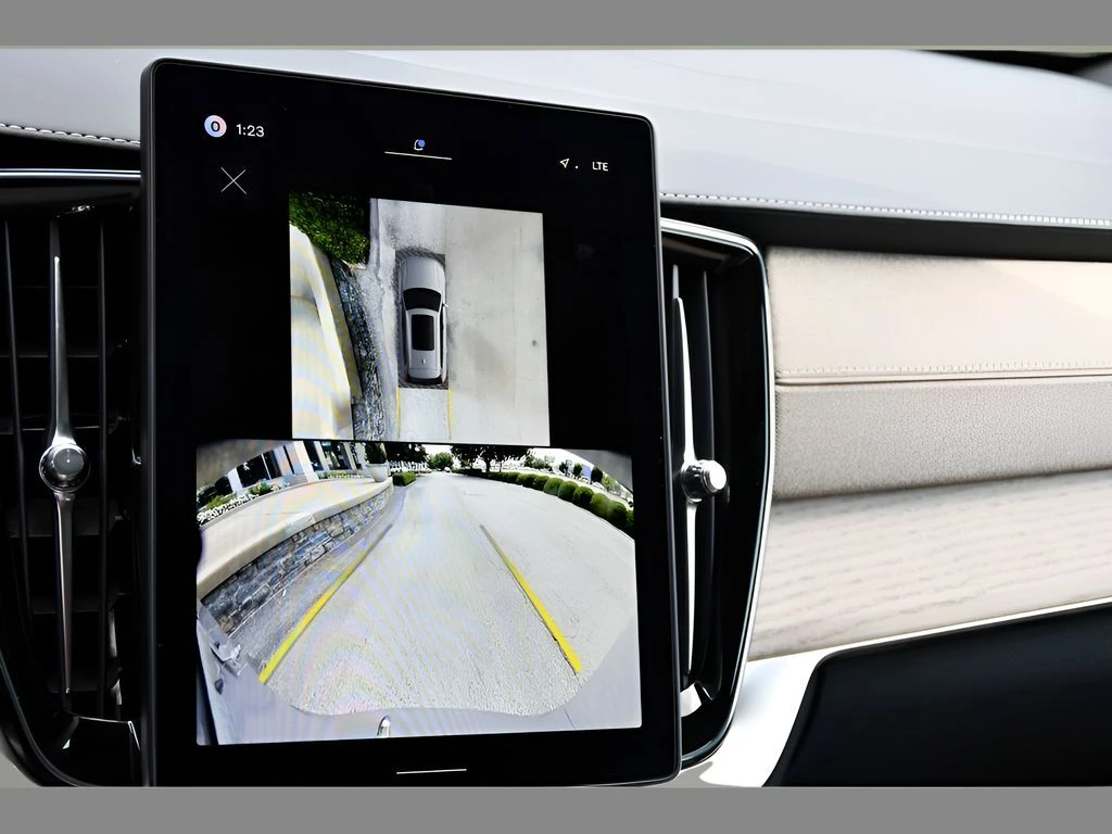 2026 Volvo XC90 Plus - Photo 22