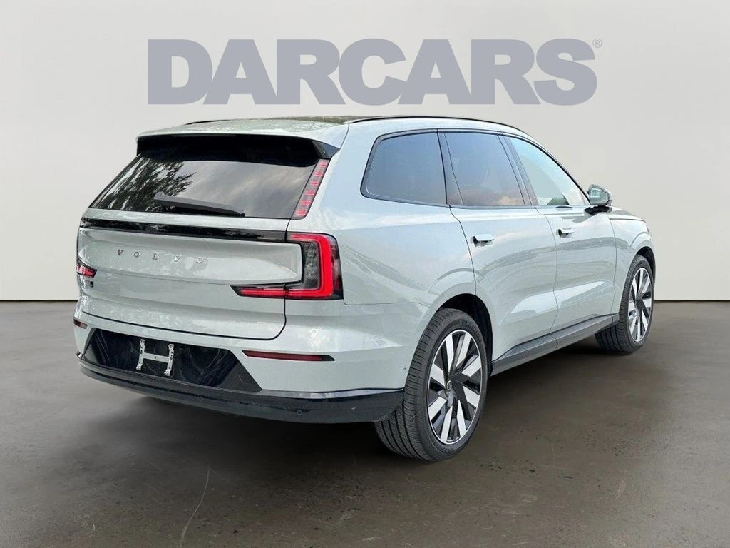 2025 Volvo - image 4