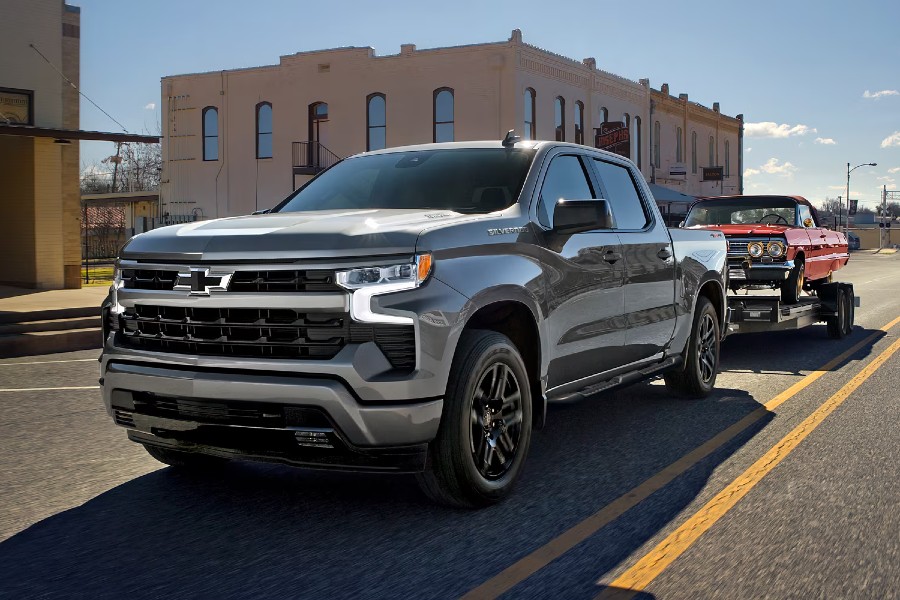 2026 Chevy Silverado 1500 Exterior Driver Side Front Angle while Towing a Trailered Classic Chevrolet