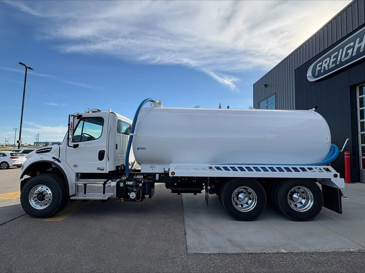 2027 Freightliner M2 106 — photo 8