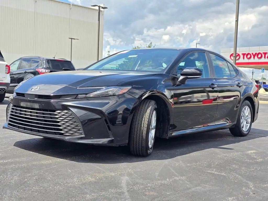 2025 Toyota Camry LE photo 10