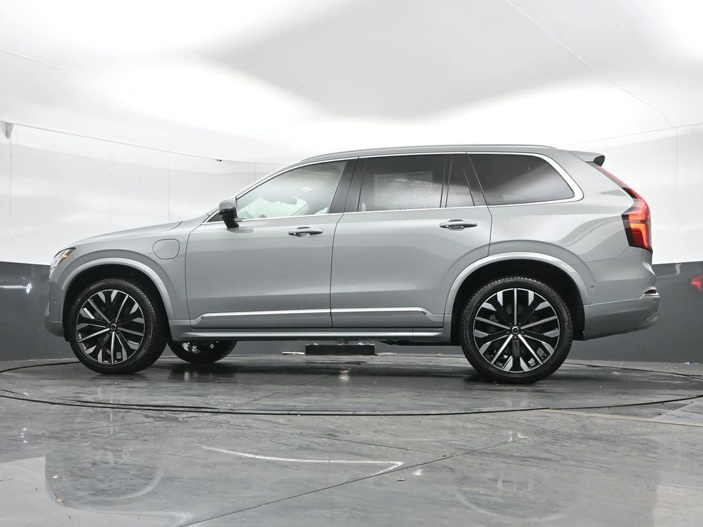 2026 Volvo - image 44