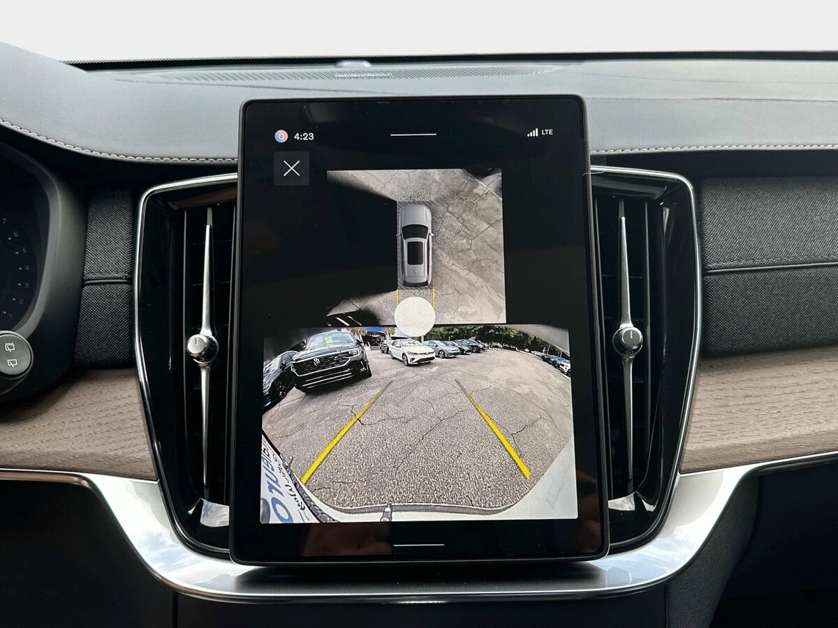 2026 Volvo - image 20