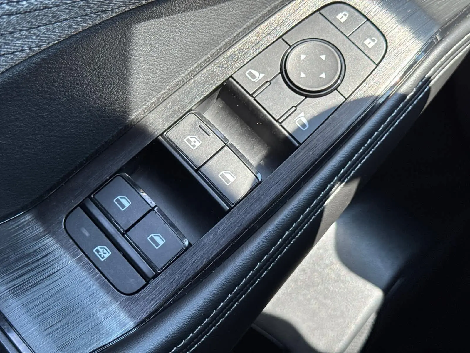 2022 Nissan Rogue S photo 22