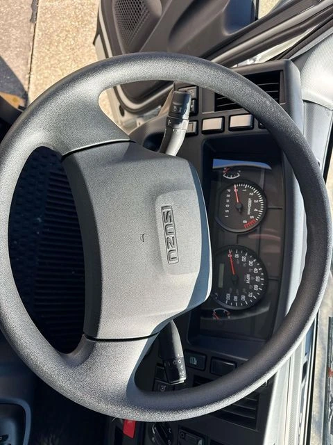 2025 Isuzu NPR - image 24