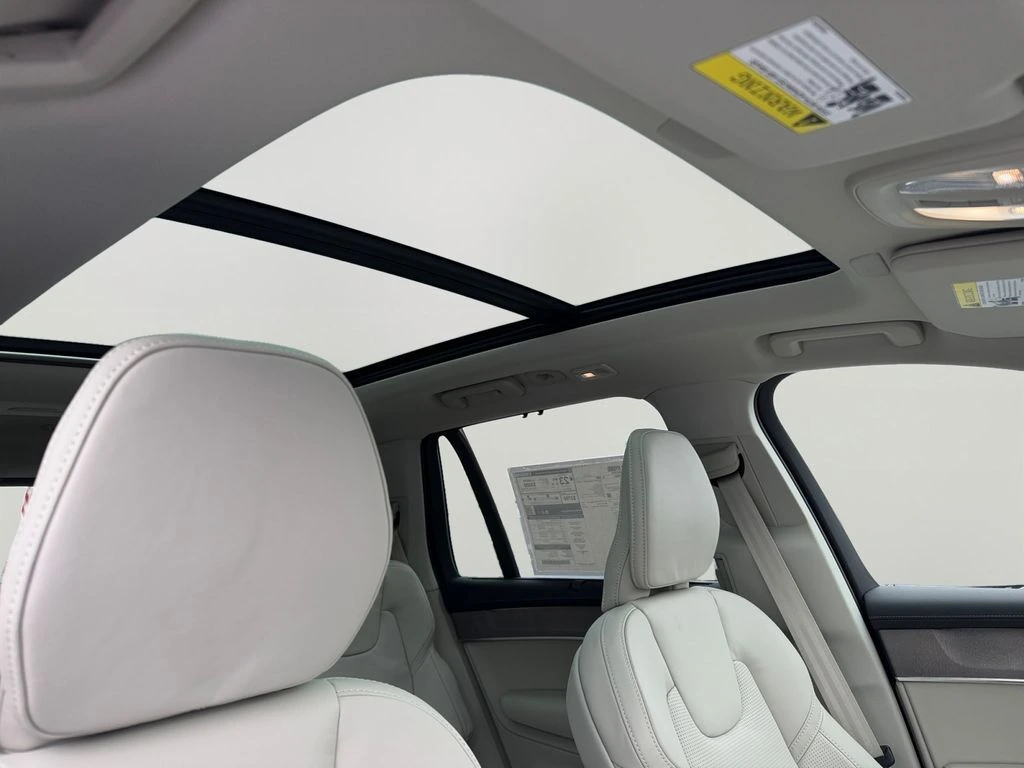 2026 Volvo - image 5