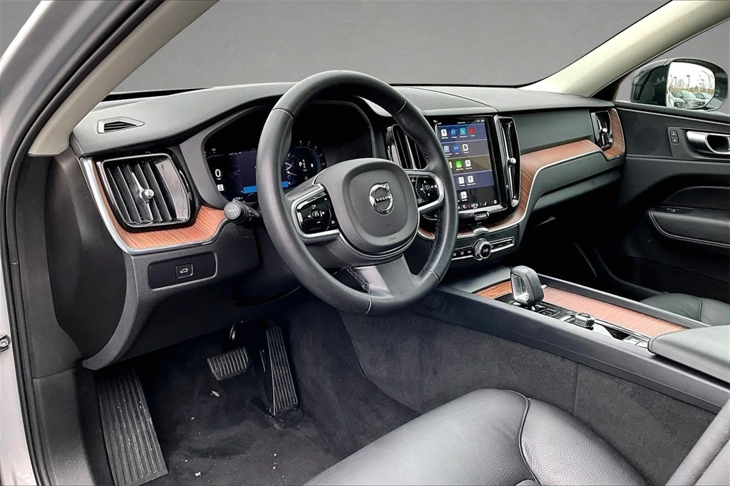 2024 Volvo - image 17