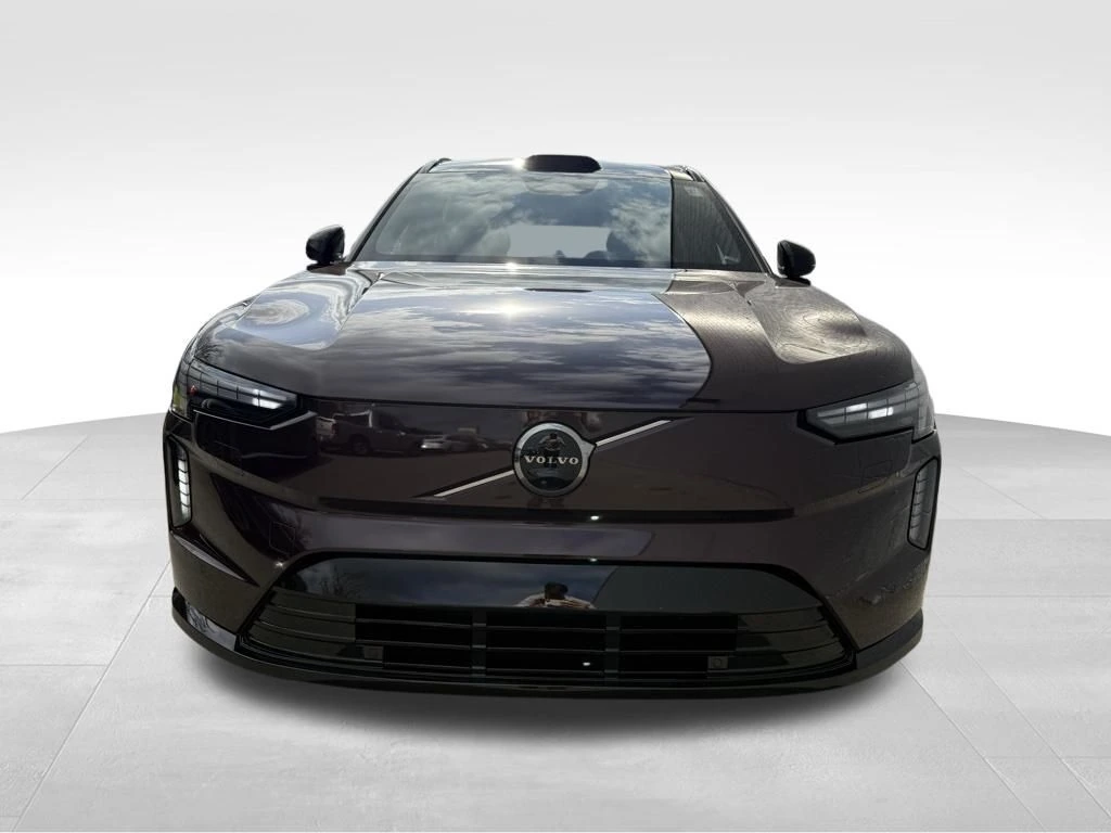 2025 Volvo - image 9