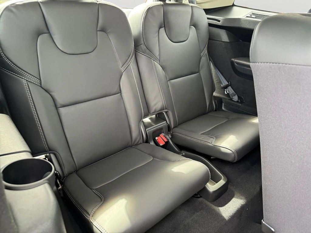 2026 Volvo - image 9