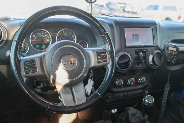 2016 Jeep Wrangler Unlimited High Tide photo 14