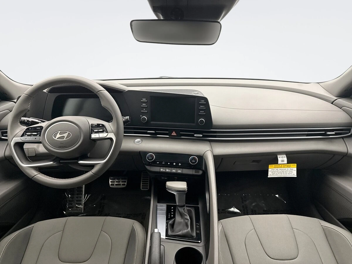 2025 Hyundai Elantra SEL - Photo 14