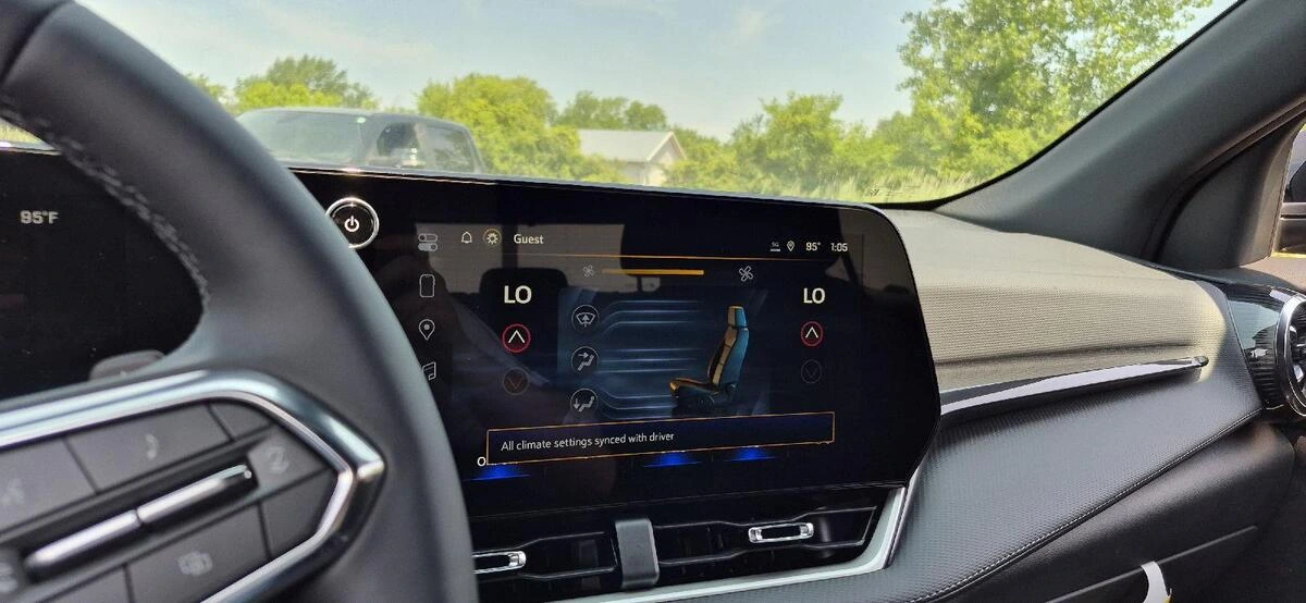2026 Chevrolet Equinox LT - Photo 17