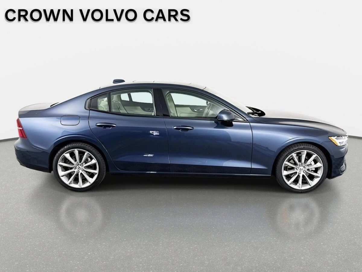 2021 Volvo - image 4