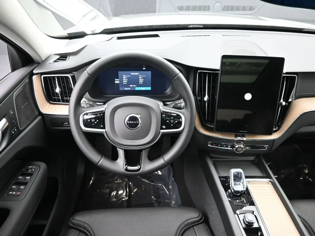 2026 Volvo - image 18